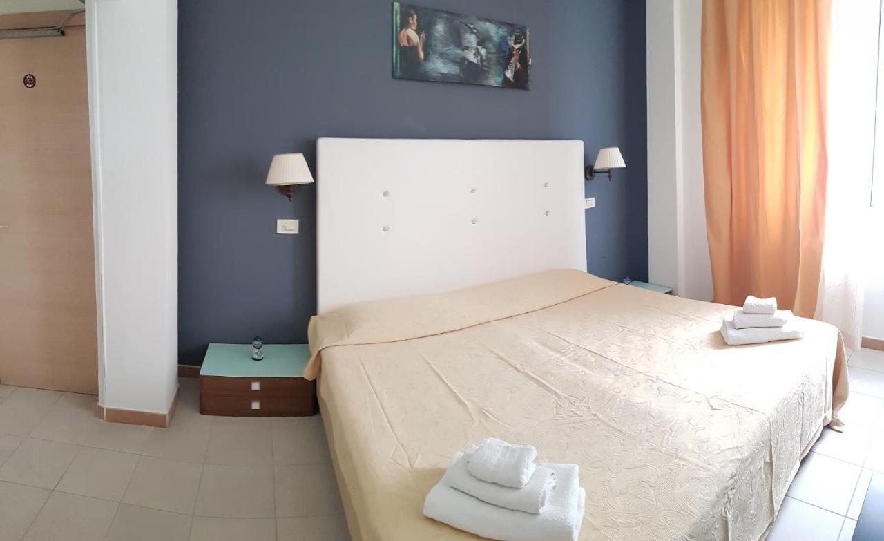 Hotel New Happy Римини Экстерьер фото