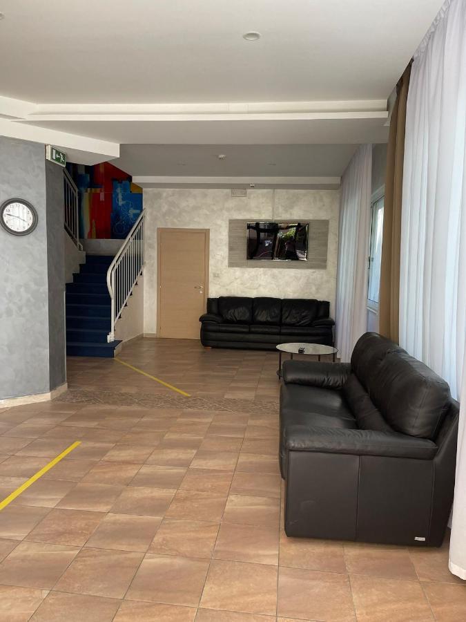 Hotel New Happy Римини Экстерьер фото