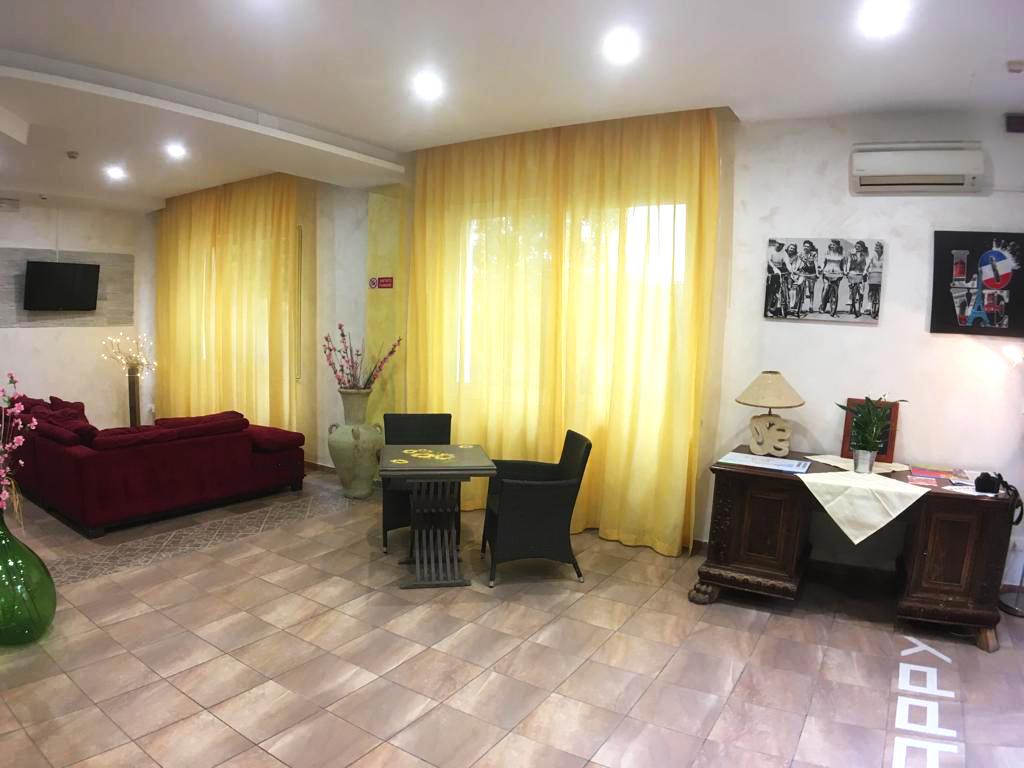 Hotel New Happy Римини Экстерьер фото